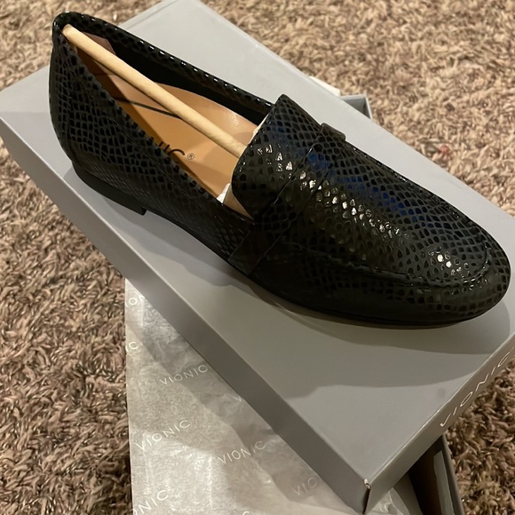 Vionic loafers 👞 - Picture 3 of 7